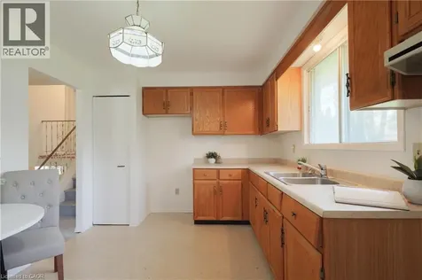 194 Fiddlers Green Road Ancaster ON L9G 1W6