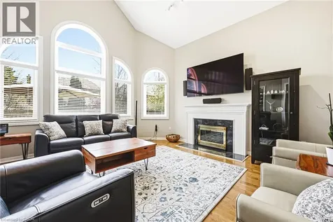 2162 Country Club Drive Burlington ON L7M 4B1