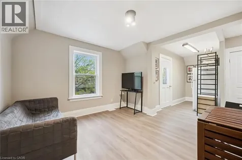 15 Gordon Avenue Kitchener ON N2H 1N7