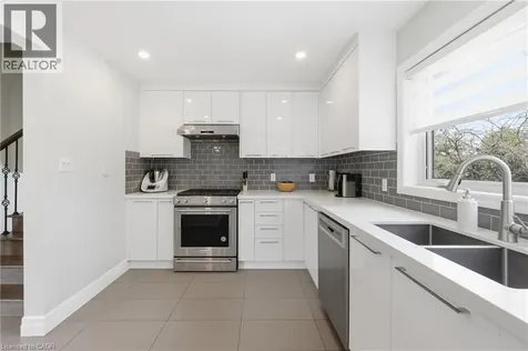 2122 Bridge Road Oakville ON L6L 2G1