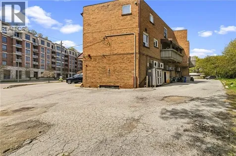 4136 Dundas Street West Etobicoke ON M8X 1X3