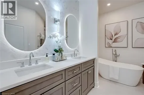 4285 Couples Crescent Burlington ON L7M 4Y8