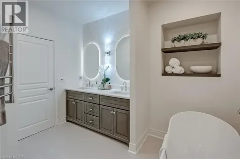 4285 Couples Crescent Burlington ON L7M 4Y8
