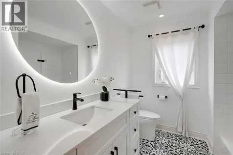 4285 Couples Crescent Burlington ON L7M 4Y8
