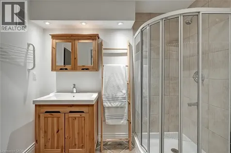 4285 Couples Crescent Burlington ON L7M 4Y8