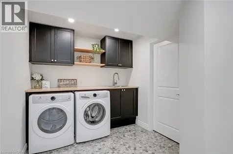 4285 Couples Crescent Burlington ON L7M 4Y8