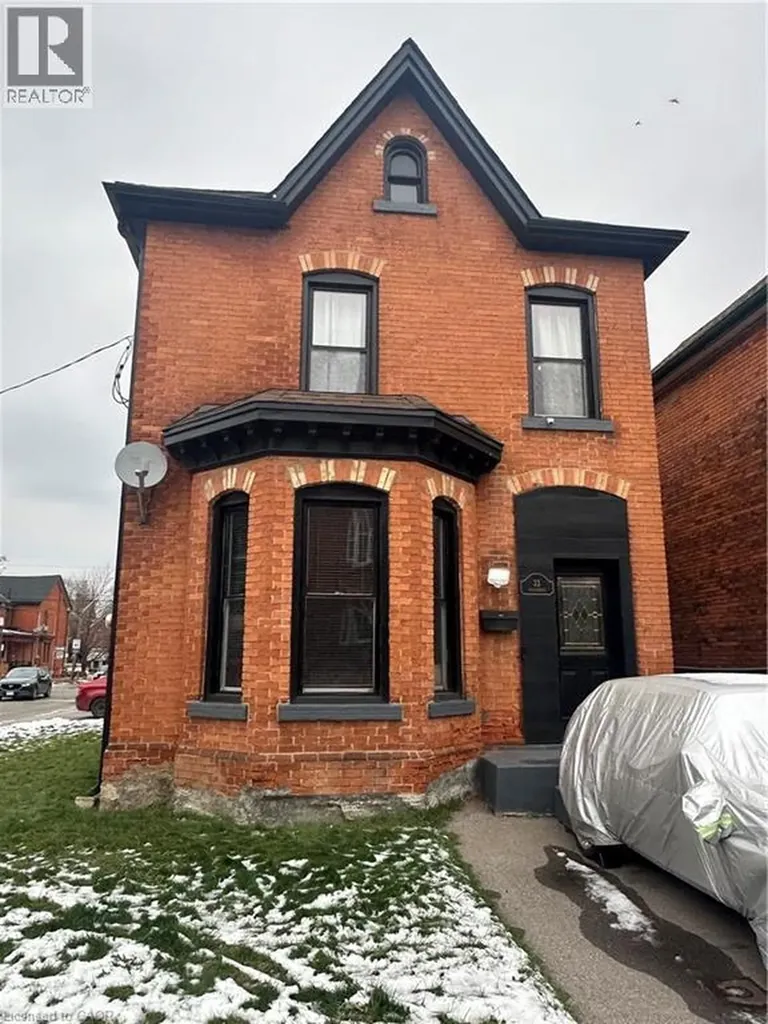 33 Nightingale Avenue Hamilton ON L8L 1R7