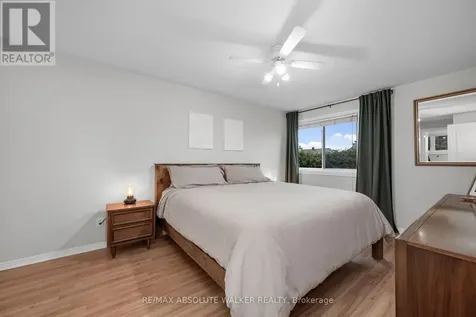726 Thicket Way Ottawa ON K4A 3B6