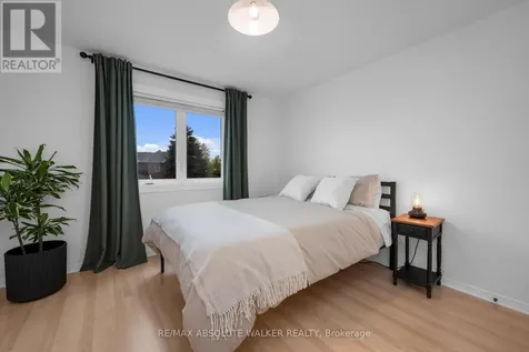 726 Thicket Way Ottawa ON K4A 3B6
