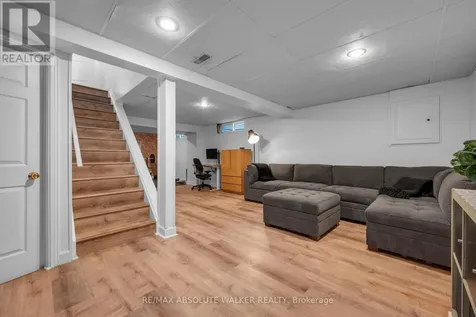 726 Thicket Way Ottawa ON K4A 3B6