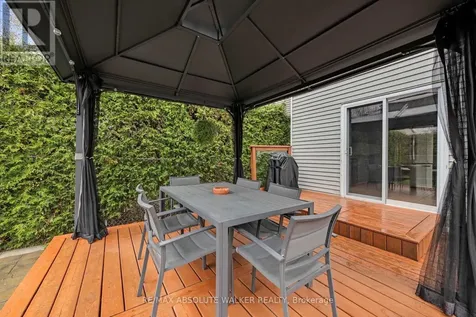 726 Thicket Way Ottawa ON K4A 3B6