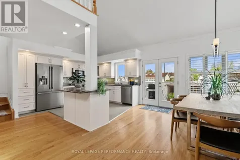 61 Callaway Court Ottawa ON K1C 7S4