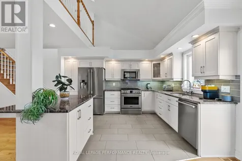 61 Callaway Court Ottawa ON K1C 7S4