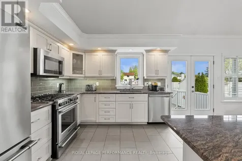 61 Callaway Court Ottawa ON K1C 7S4