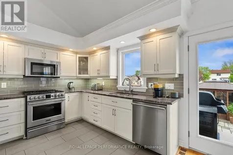 61 Callaway Court Ottawa ON K1C 7S4