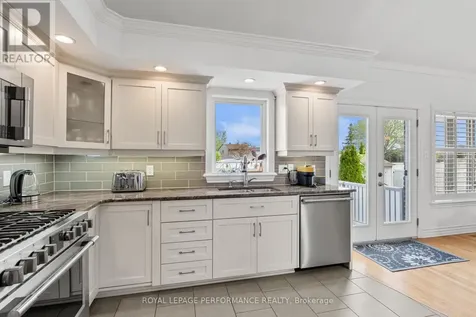 61 Callaway Court Ottawa ON K1C 7S4