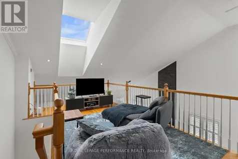 61 Callaway Court Ottawa ON K1C 7S4