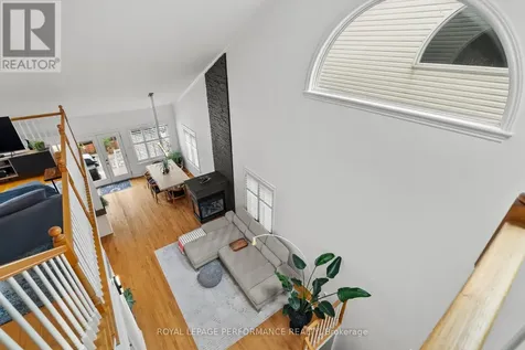 61 Callaway Court Ottawa ON K1C 7S4