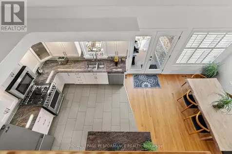 61 Callaway Court Ottawa ON K1C 7S4