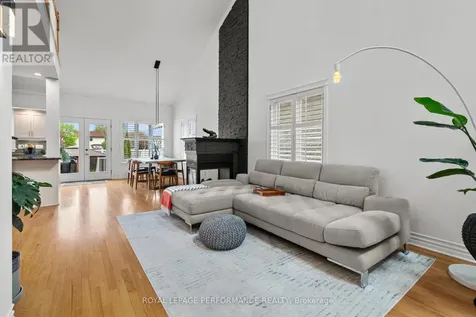 61 Callaway Court Ottawa ON K1C 7S4