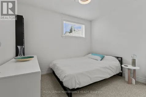 61 Callaway Court Ottawa ON K1C 7S4