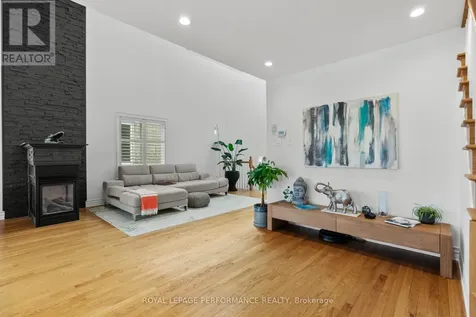 61 Callaway Court Ottawa ON K1C 7S4