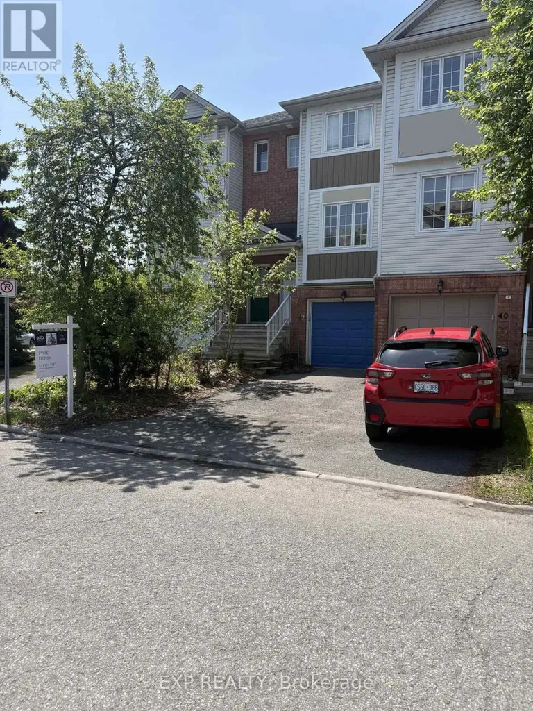 42 Manhattan Crescent Ottawa ON K2C 4B5