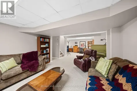 867 Clearcrest Crescent Ottawa ON K4A 3G1