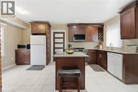 21 Berryman Avenue St. Catharines ON L2R 3W8