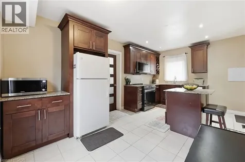 21 Berryman Avenue St. Catharines ON L2R 3W8