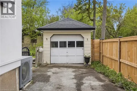 21 Berryman Avenue St. Catharines ON L2R 3W8