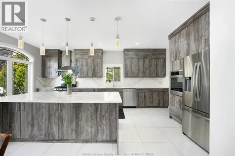 300 Shoreview Circle Windsor ON N8P 1M7