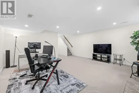 34 Torbec Avenue Ottawa ON K2T 0B6
