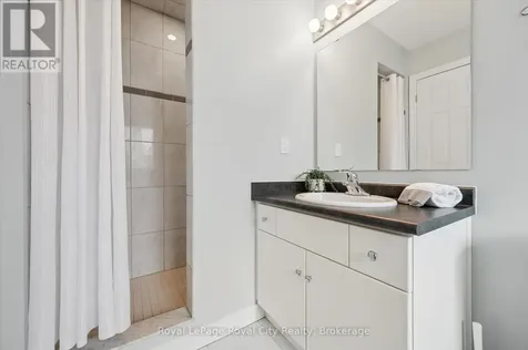 5 Sandybay Avenue Kitchener ON N2A 0H7