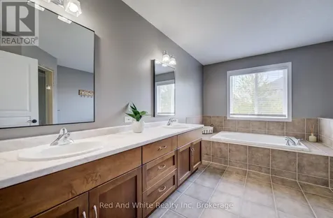 195 Westcliff Way Cambridge ON N1S 5C2