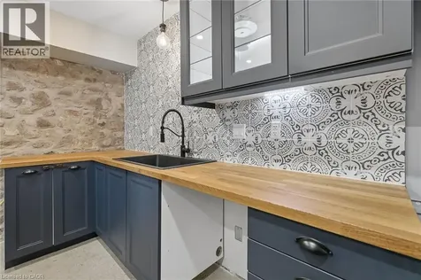 24 Davidson Street Cambridge ON N1S 2T9