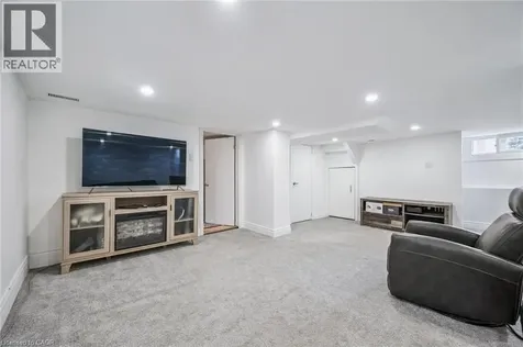 9 Spadina Road East Kitchener ON N2M 3X2