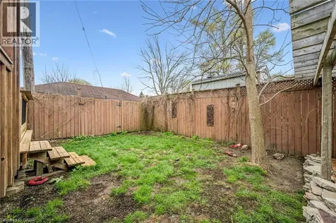 9 Spadina Road East Kitchener ON N2M 3X2