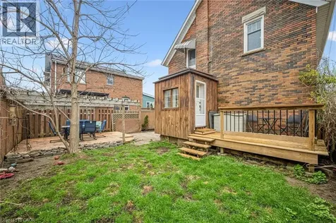 9 Spadina Road East Kitchener ON N2M 3X2