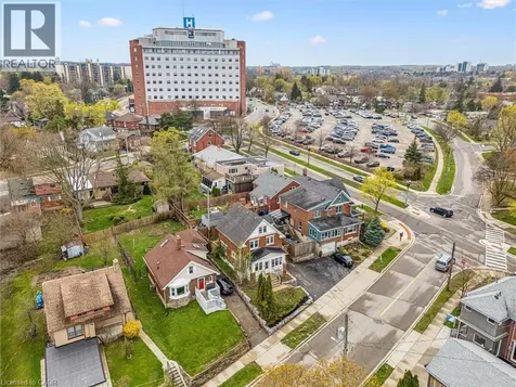 9 Spadina Road East Kitchener ON N2M 3X2