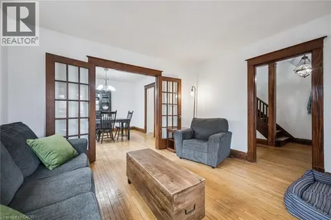 9 Spadina Road East Kitchener ON N2M 3X2