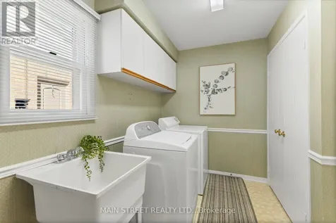 195 Brammar Street Newmarket (glenway Estates) ON L3Y 7T4