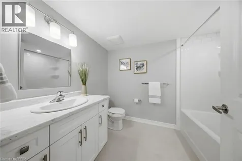 121 Silver Street Paris ON N3L 1V2