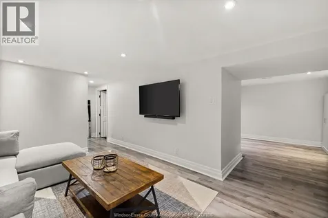 1091 Villaire Avenue Windsor ON N8S 2J7