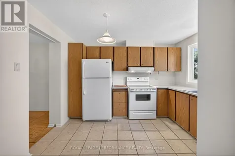 402 Duval Lane Ottawa ON K1E 2K2