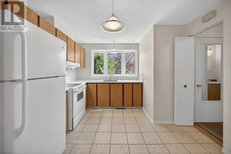 402 Duval Lane Ottawa ON K1E 2K2