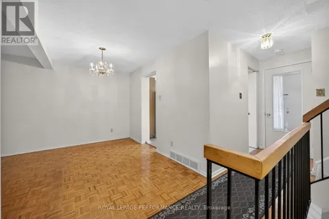 402 Duval Lane Ottawa ON K1E 2K2