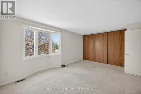 402 Duval Lane Ottawa ON K1E 2K2