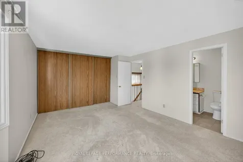 402 Duval Lane Ottawa ON K1E 2K2