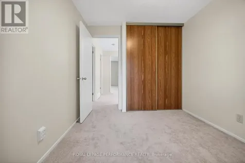402 Duval Lane Ottawa ON K1E 2K2